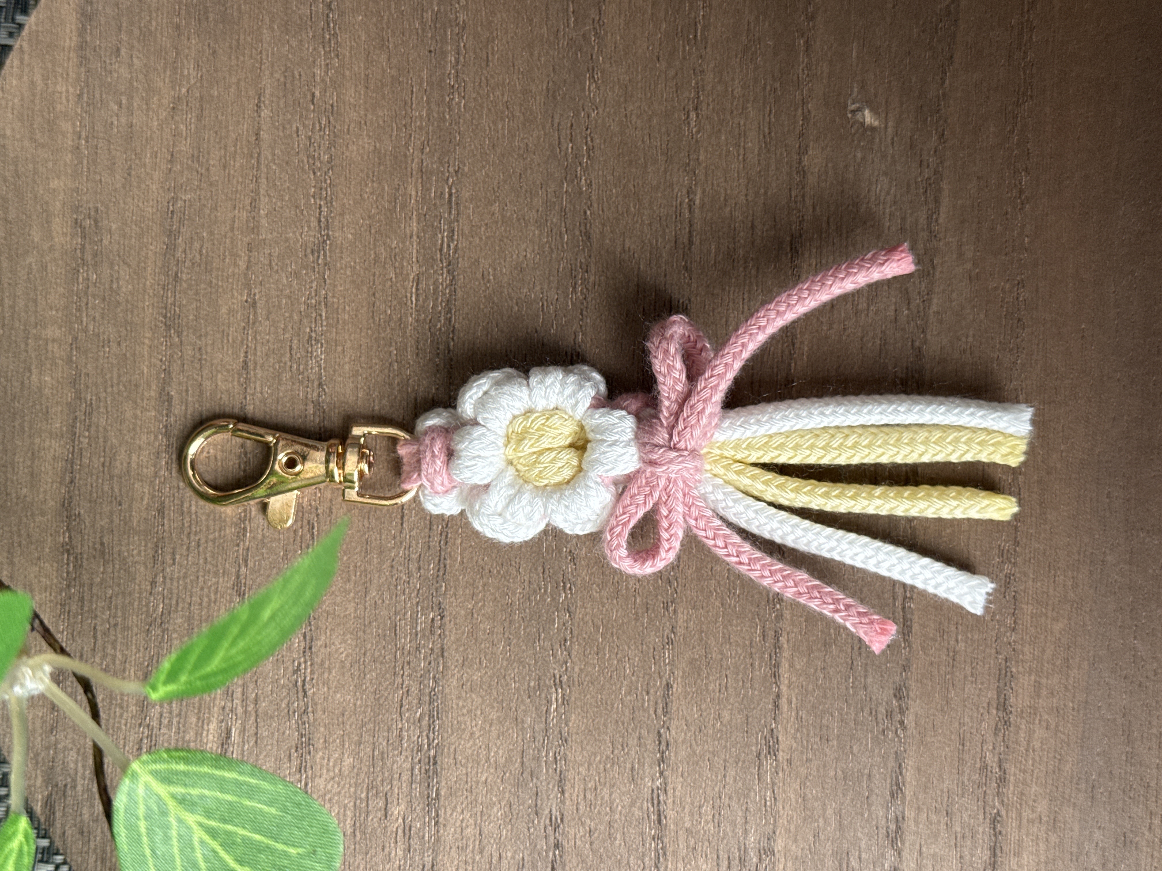 お花ストラップ （ホワイト×ピンク）