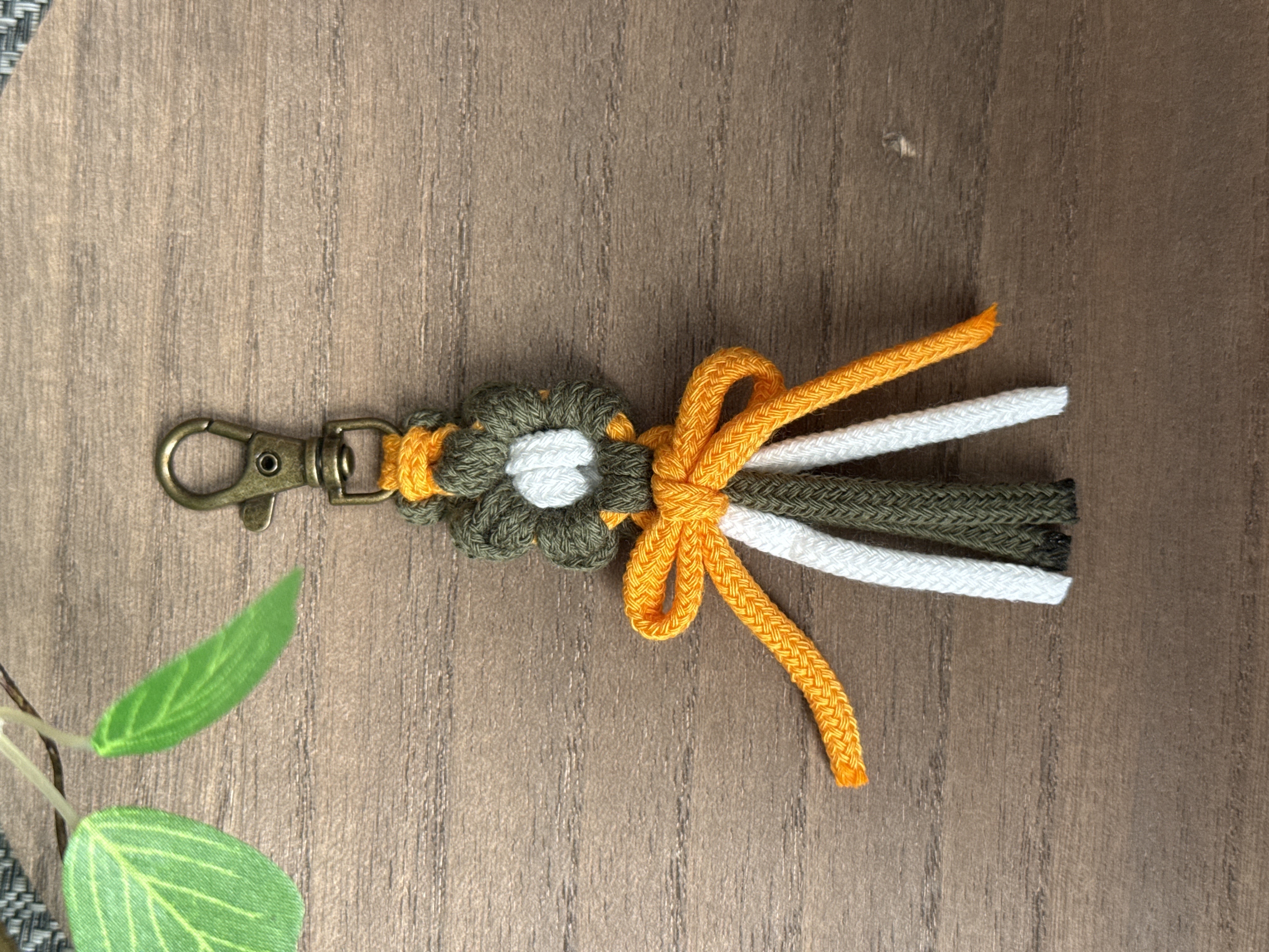 お花ストラップ （カーキ×オレンジ）