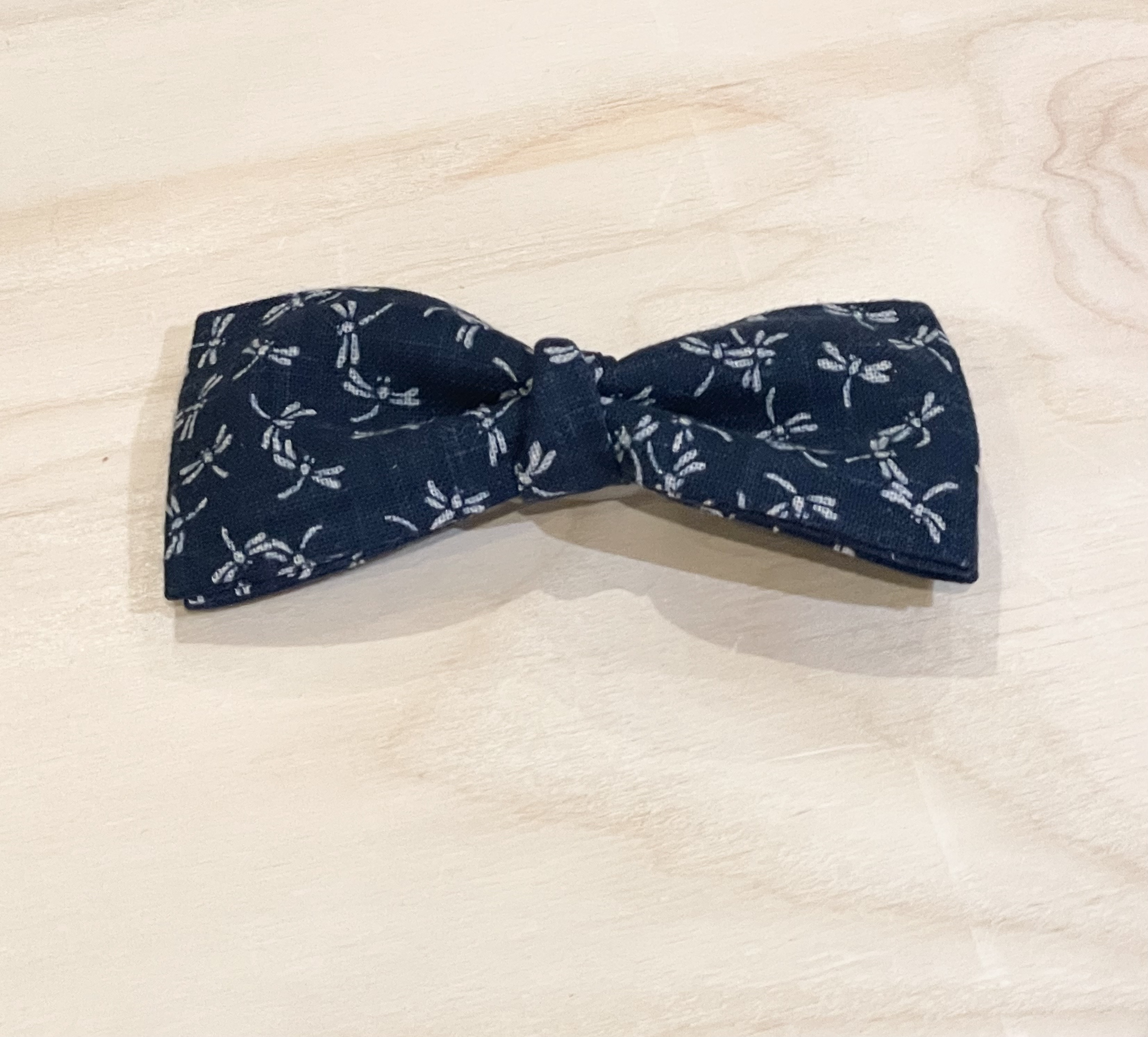 和柄蝶ネクタイ【トンボ柄】《紺》